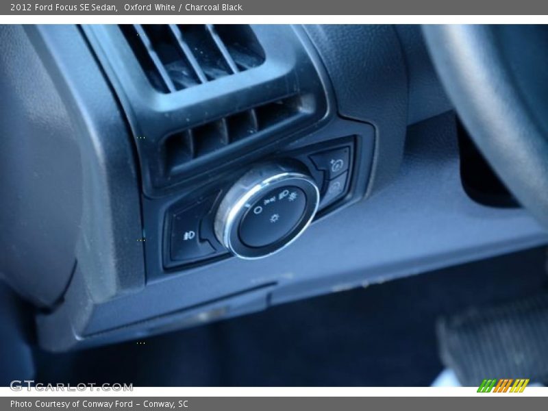 Oxford White / Charcoal Black 2012 Ford Focus SE Sedan