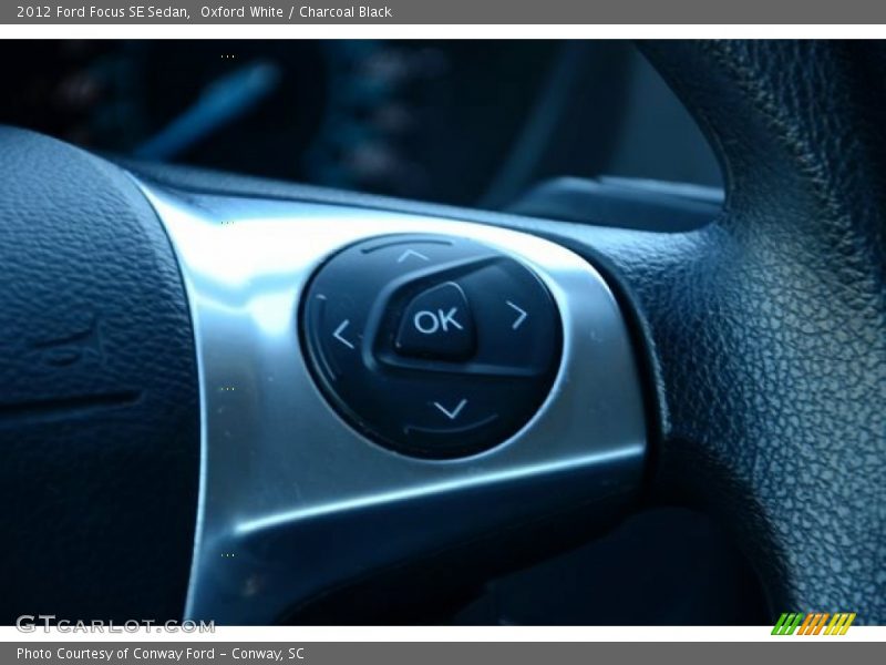 Oxford White / Charcoal Black 2012 Ford Focus SE Sedan