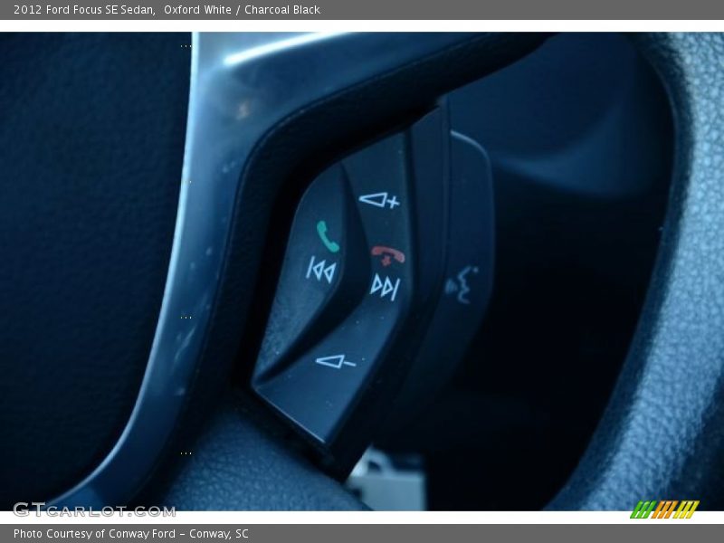 Oxford White / Charcoal Black 2012 Ford Focus SE Sedan