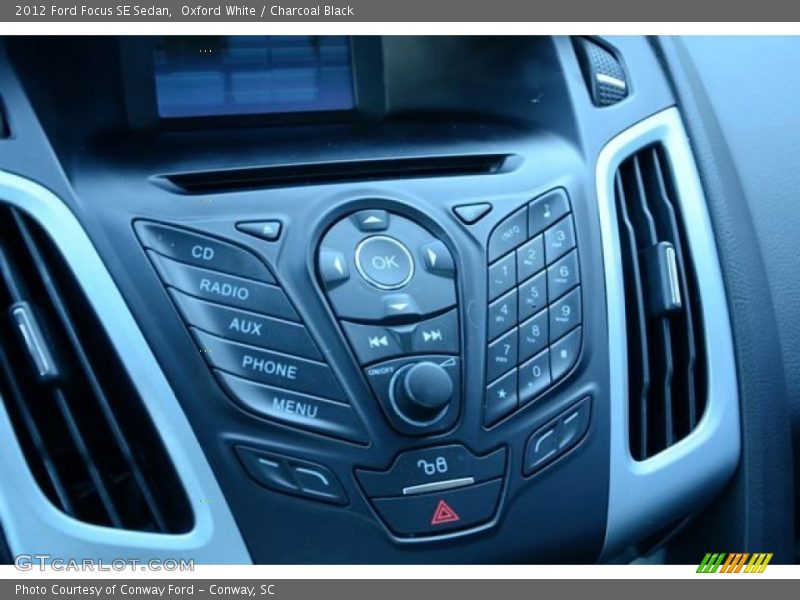 Oxford White / Charcoal Black 2012 Ford Focus SE Sedan