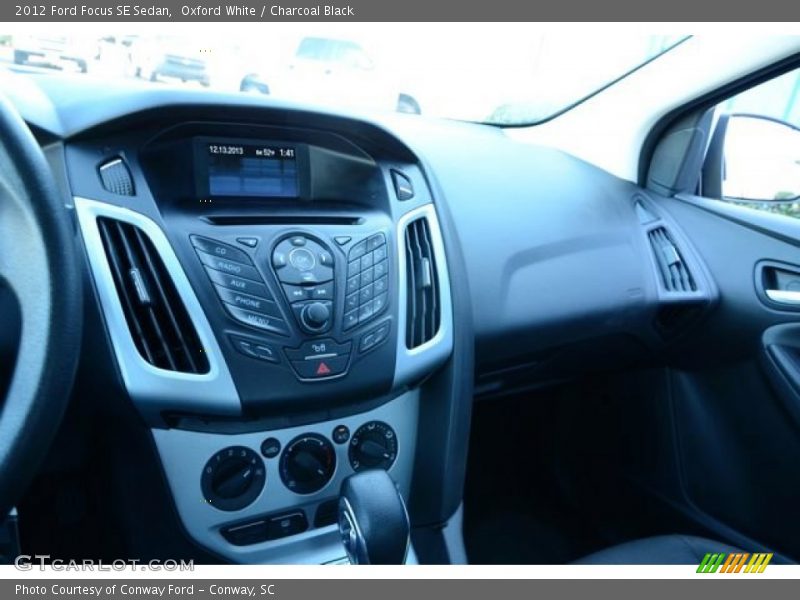Oxford White / Charcoal Black 2012 Ford Focus SE Sedan