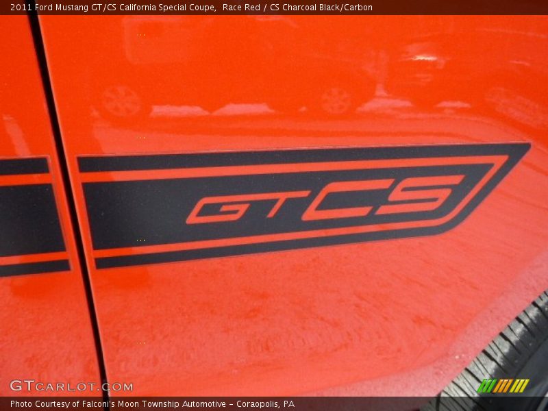 Race Red / CS Charcoal Black/Carbon 2011 Ford Mustang GT/CS California Special Coupe