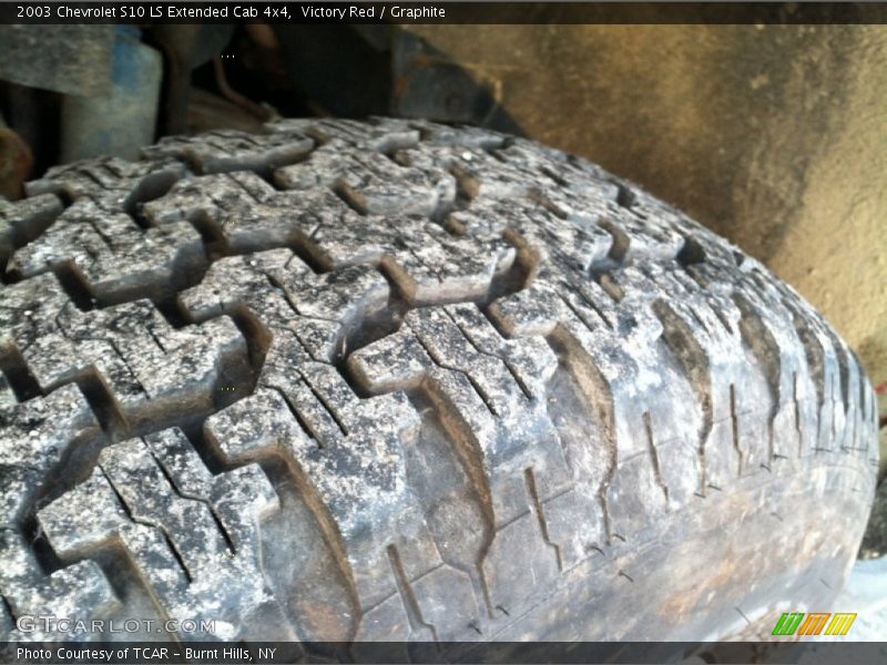 Victory Red / Graphite 2003 Chevrolet S10 LS Extended Cab 4x4