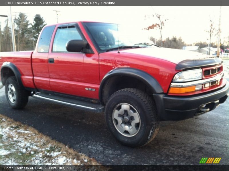 Victory Red / Graphite 2003 Chevrolet S10 LS Extended Cab 4x4