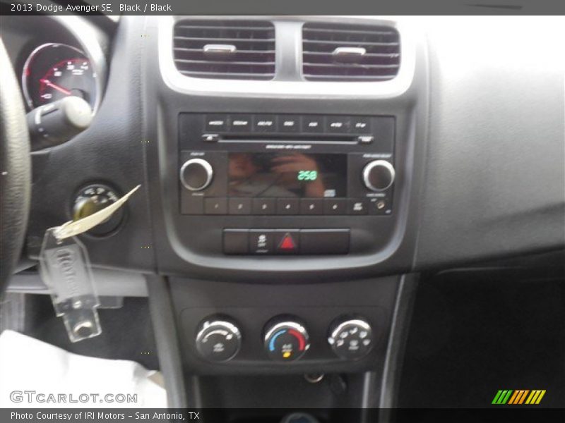 Black / Black 2013 Dodge Avenger SE