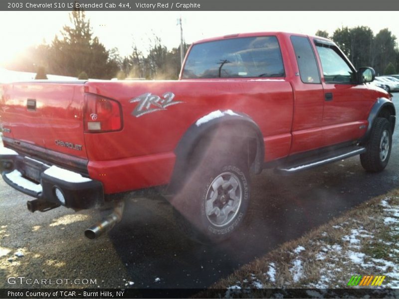 Victory Red / Graphite 2003 Chevrolet S10 LS Extended Cab 4x4