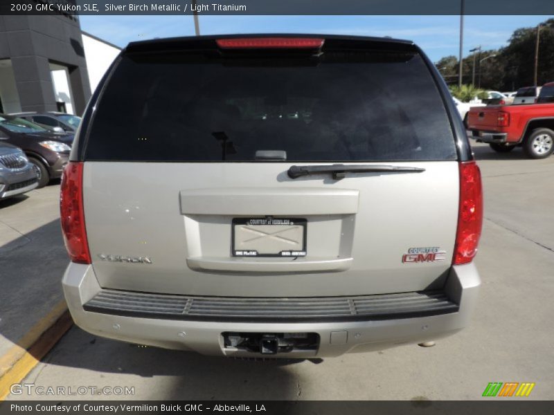 Silver Birch Metallic / Light Titanium 2009 GMC Yukon SLE