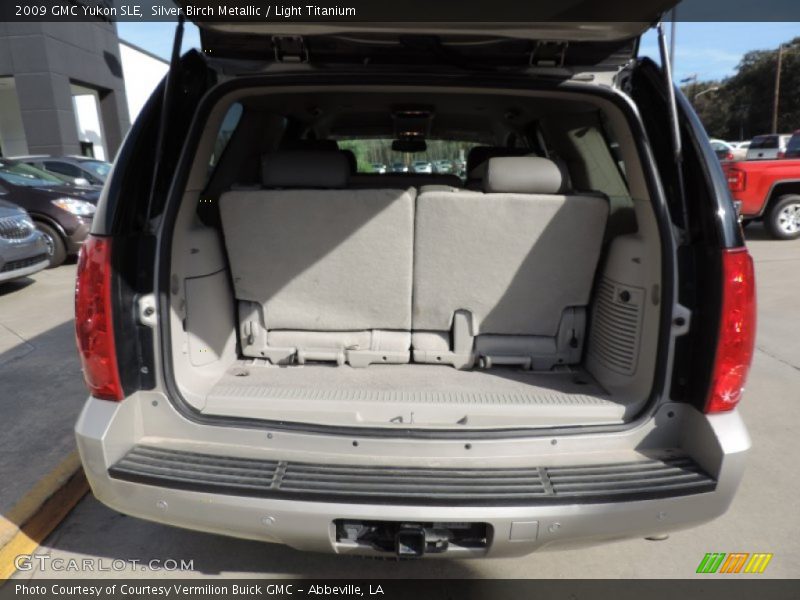  2009 Yukon SLE Trunk
