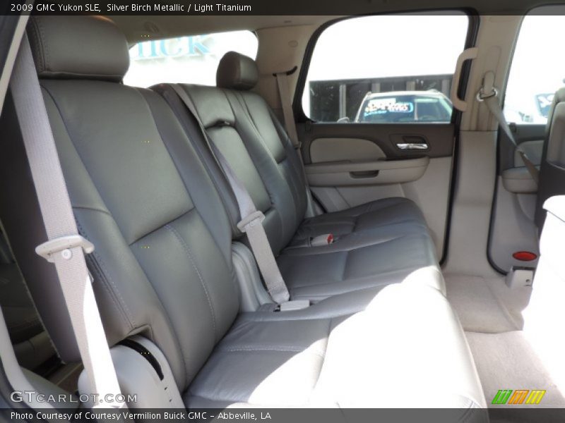 Silver Birch Metallic / Light Titanium 2009 GMC Yukon SLE