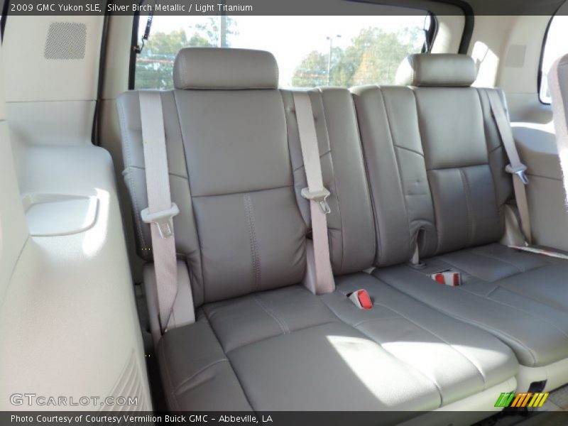 Silver Birch Metallic / Light Titanium 2009 GMC Yukon SLE