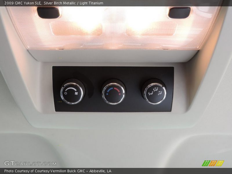 Silver Birch Metallic / Light Titanium 2009 GMC Yukon SLE