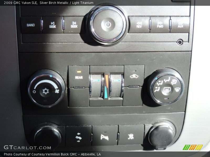 Silver Birch Metallic / Light Titanium 2009 GMC Yukon SLE