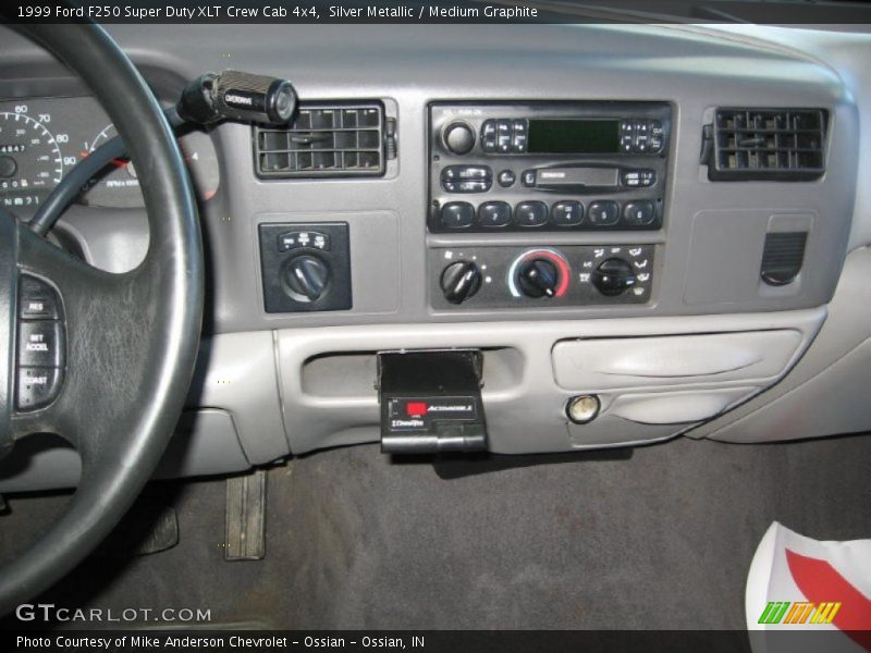 Silver Metallic / Medium Graphite 1999 Ford F250 Super Duty XLT Crew Cab 4x4