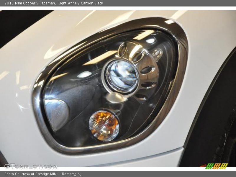 Light White / Carbon Black 2013 Mini Cooper S Paceman