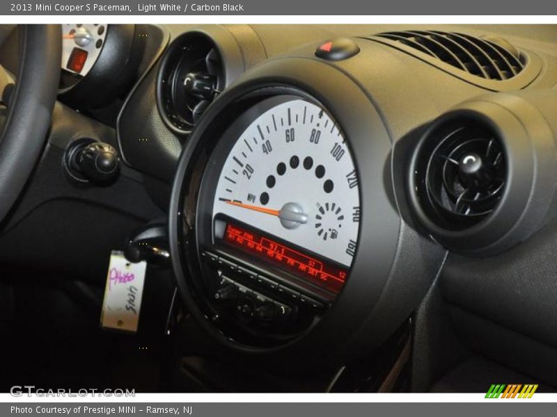 Light White / Carbon Black 2013 Mini Cooper S Paceman