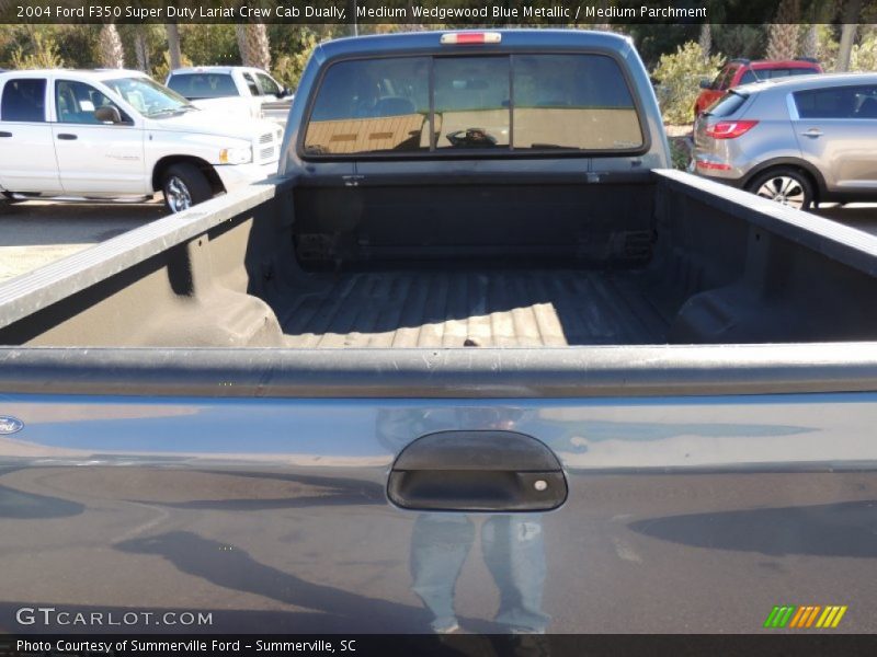 Medium Wedgewood Blue Metallic / Medium Parchment 2004 Ford F350 Super Duty Lariat Crew Cab Dually