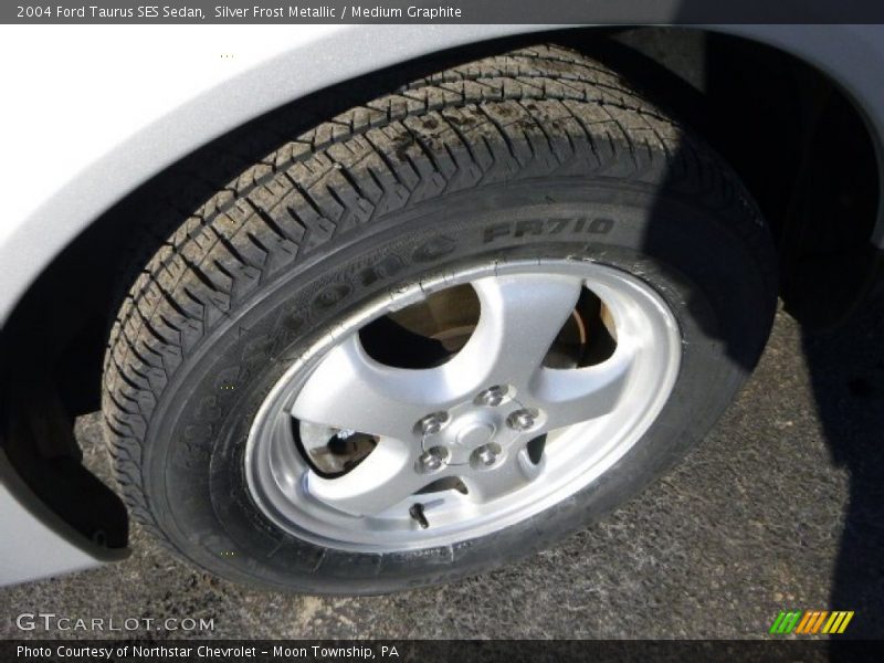 Silver Frost Metallic / Medium Graphite 2004 Ford Taurus SES Sedan