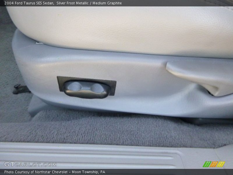 Silver Frost Metallic / Medium Graphite 2004 Ford Taurus SES Sedan