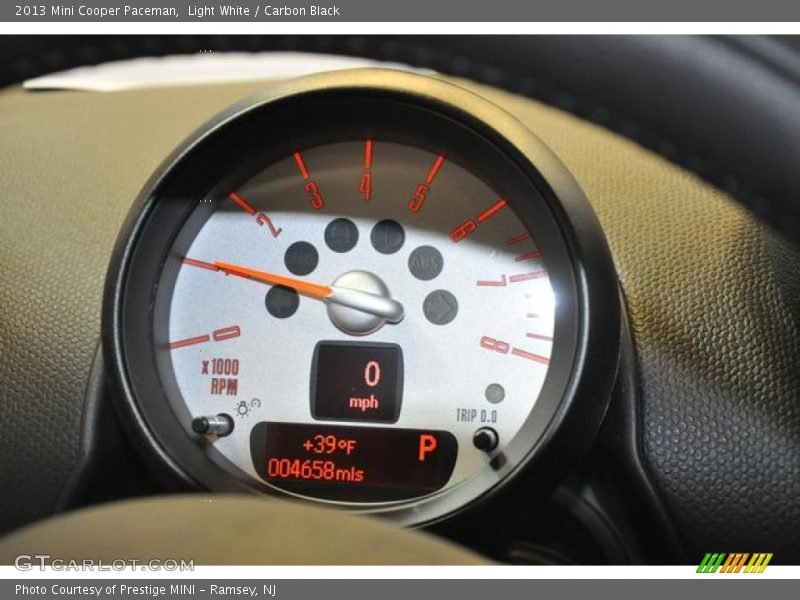 Light White / Carbon Black 2013 Mini Cooper Paceman