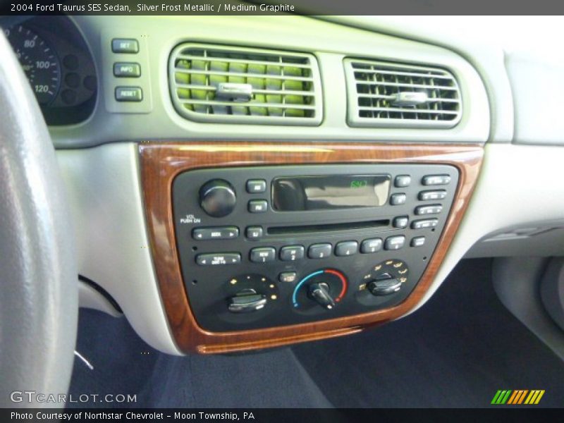 Silver Frost Metallic / Medium Graphite 2004 Ford Taurus SES Sedan