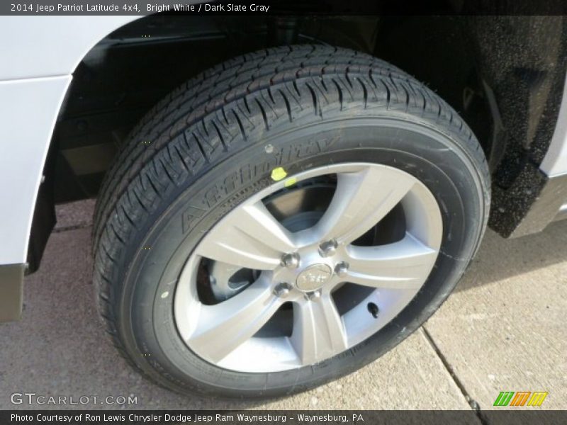 Bright White / Dark Slate Gray 2014 Jeep Patriot Latitude 4x4