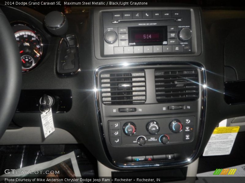 Maximum Steel Metallic / Black/Light Graystone 2014 Dodge Grand Caravan SE