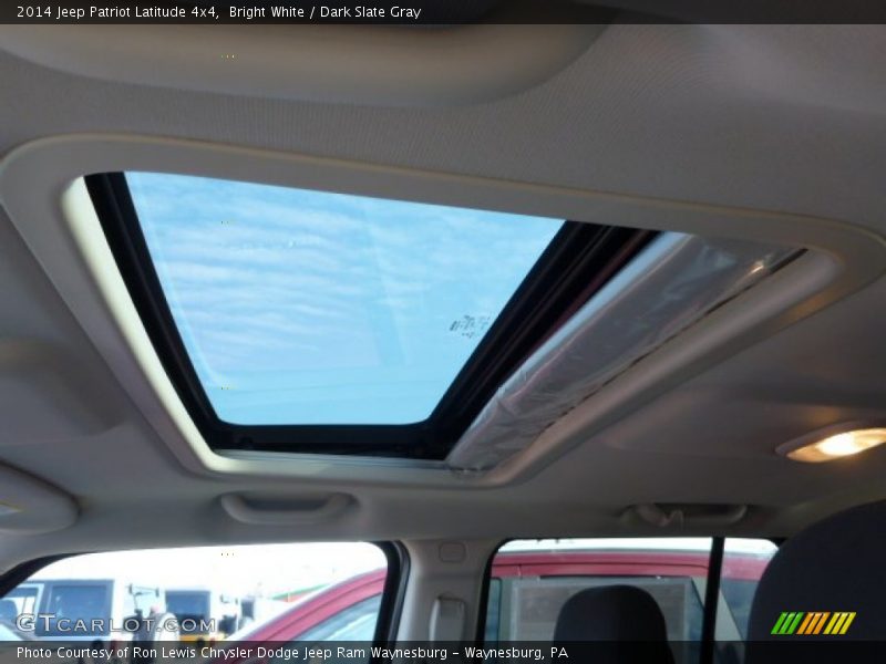 Bright White / Dark Slate Gray 2014 Jeep Patriot Latitude 4x4