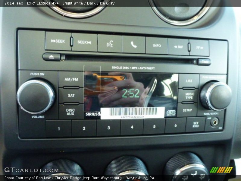 Bright White / Dark Slate Gray 2014 Jeep Patriot Latitude 4x4