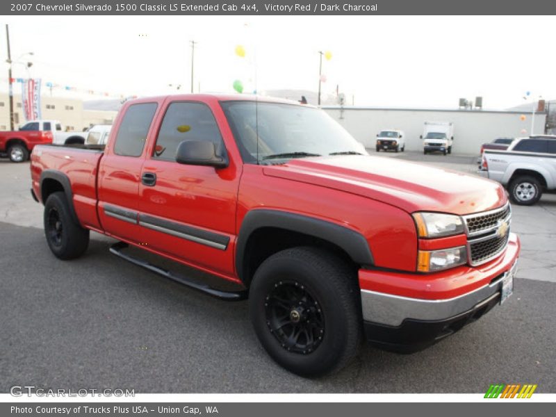 Victory Red / Dark Charcoal 2007 Chevrolet Silverado 1500 Classic LS Extended Cab 4x4