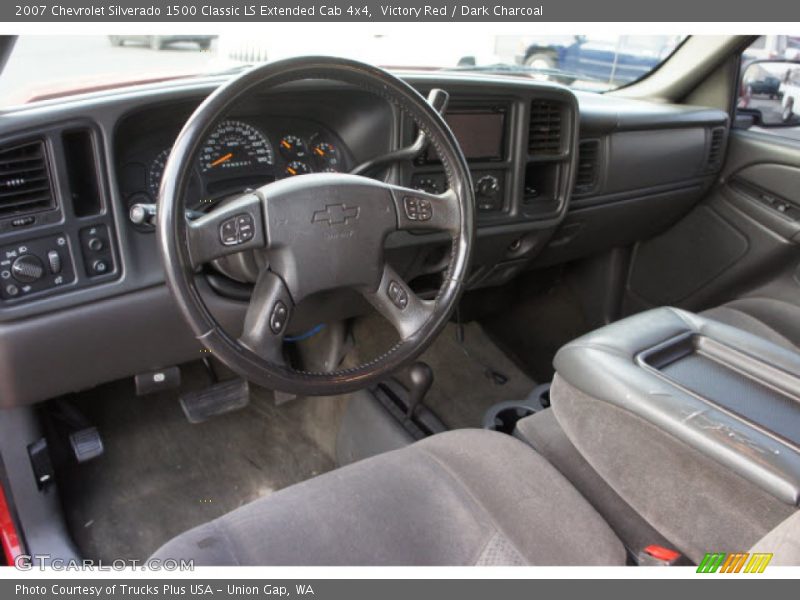 Victory Red / Dark Charcoal 2007 Chevrolet Silverado 1500 Classic LS Extended Cab 4x4