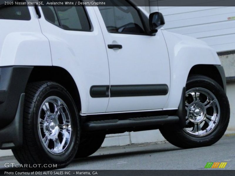 Avalanche White / Desert/Graphite 2005 Nissan Xterra SE
