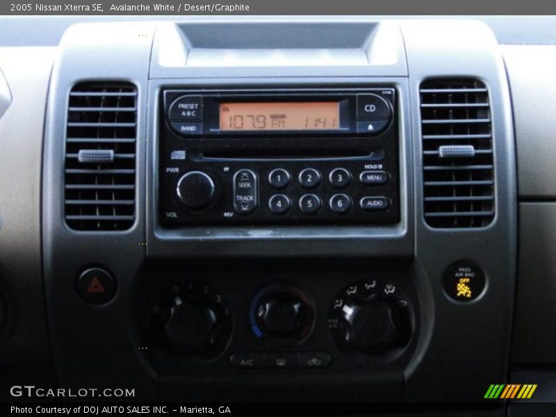 Avalanche White / Desert/Graphite 2005 Nissan Xterra SE
