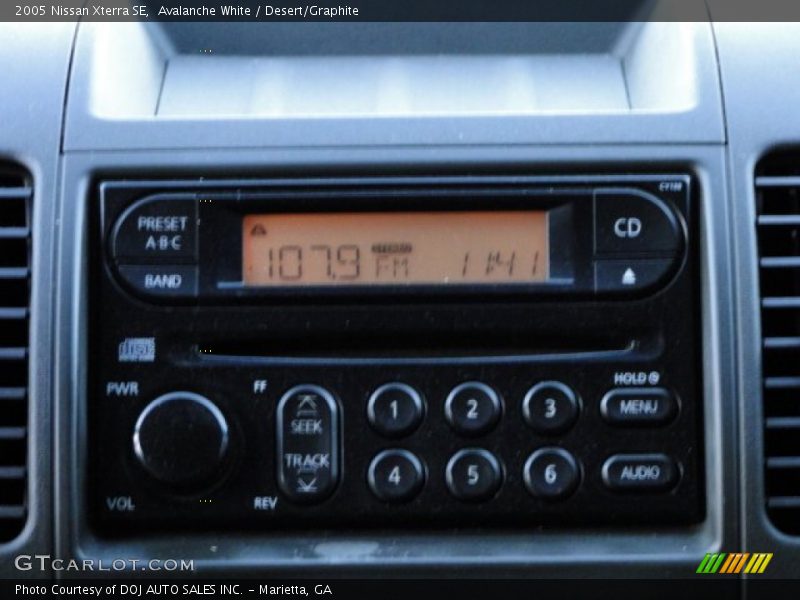 Avalanche White / Desert/Graphite 2005 Nissan Xterra SE