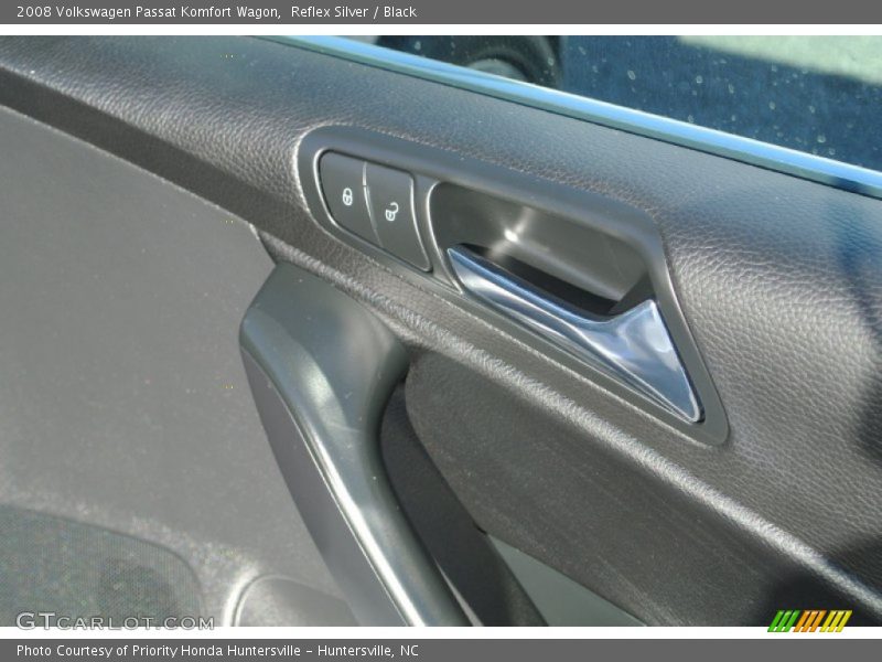 Reflex Silver / Black 2008 Volkswagen Passat Komfort Wagon