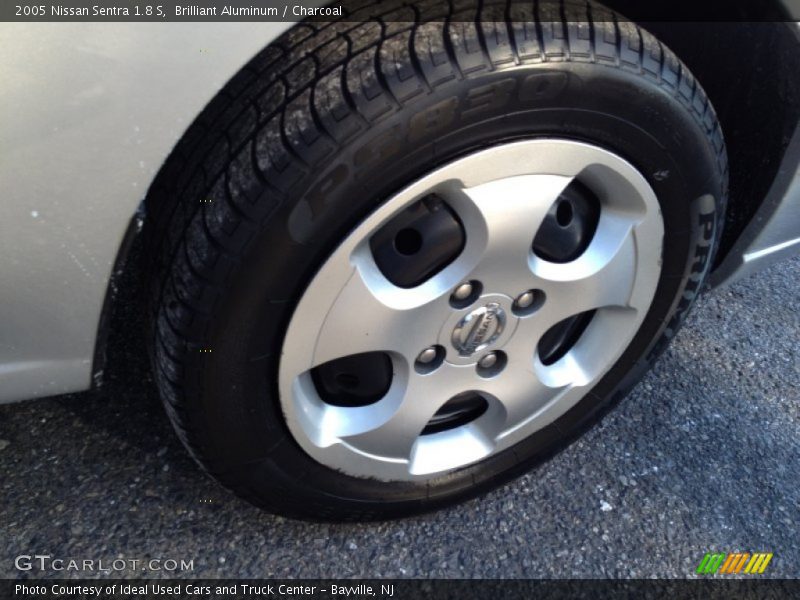 Brilliant Aluminum / Charcoal 2005 Nissan Sentra 1.8 S