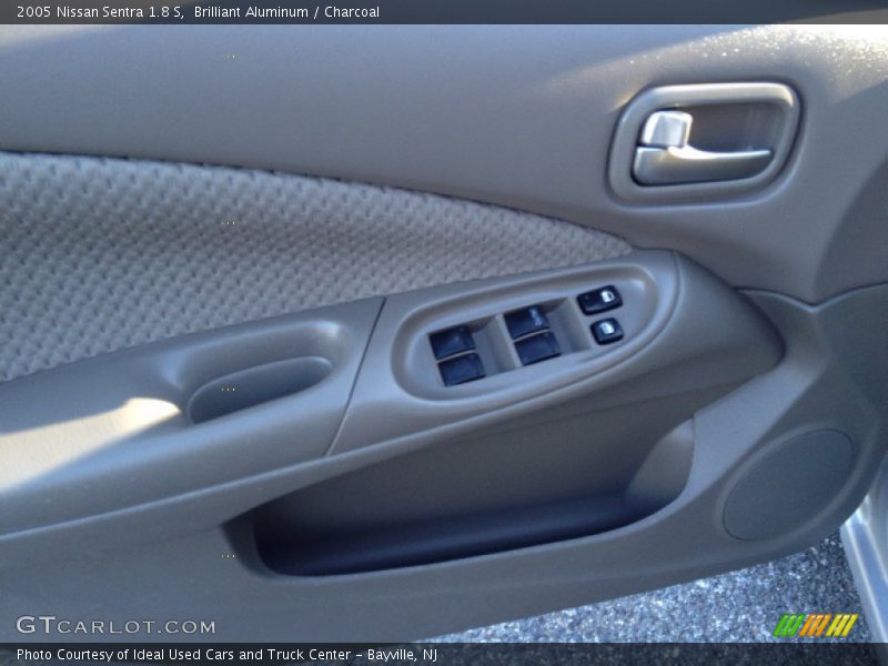 Brilliant Aluminum / Charcoal 2005 Nissan Sentra 1.8 S