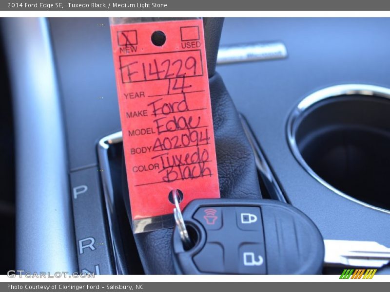 Tuxedo Black / Medium Light Stone 2014 Ford Edge SE
