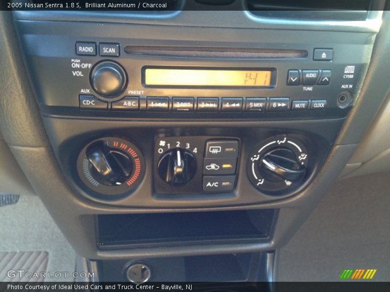 Brilliant Aluminum / Charcoal 2005 Nissan Sentra 1.8 S