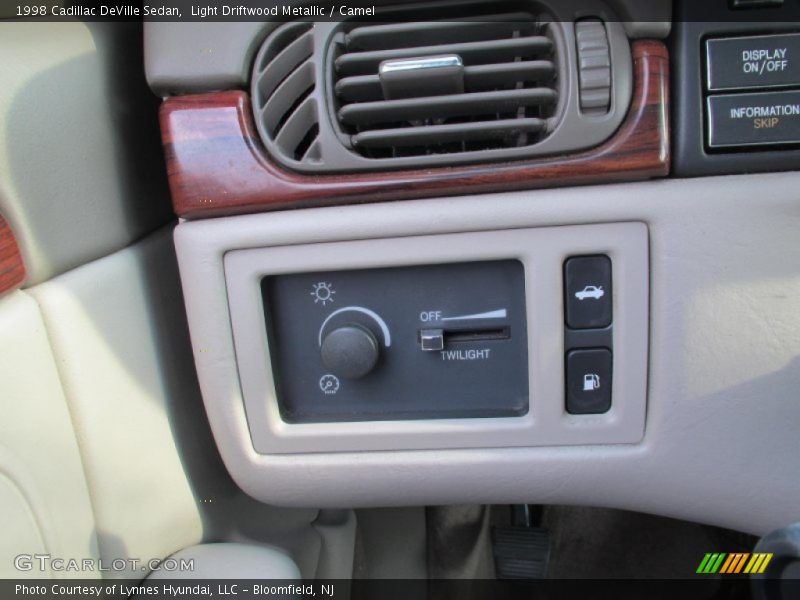 Light Driftwood Metallic / Camel 1998 Cadillac DeVille Sedan