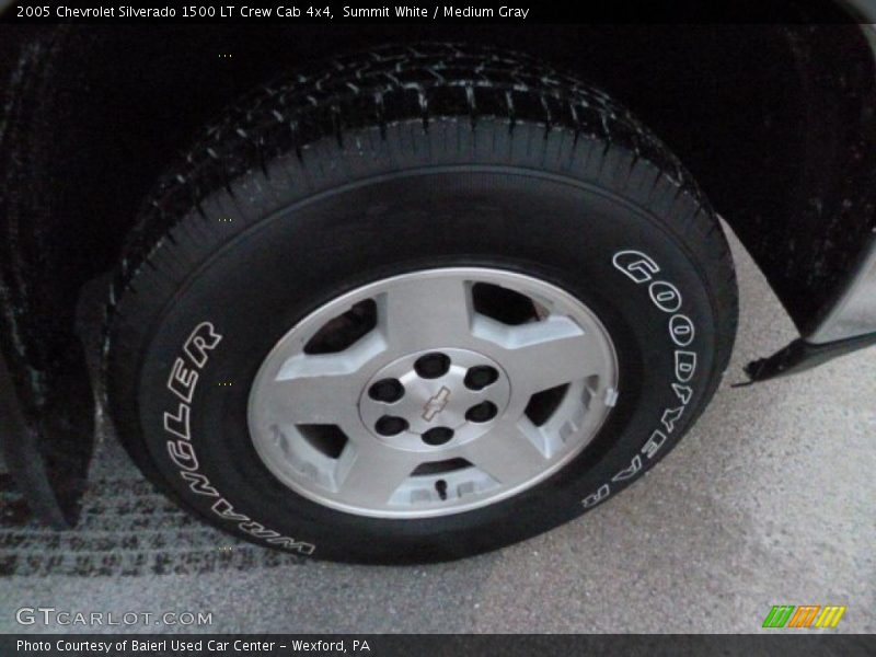 Summit White / Medium Gray 2005 Chevrolet Silverado 1500 LT Crew Cab 4x4