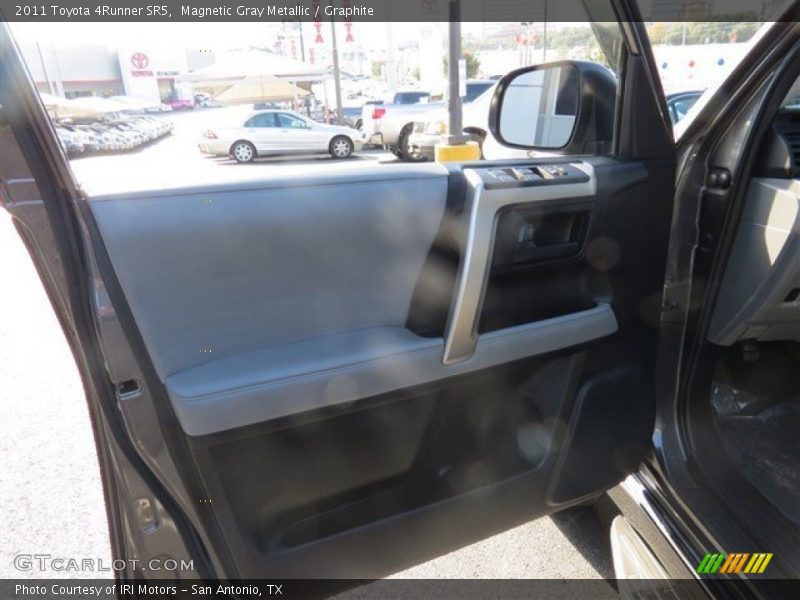 Magnetic Gray Metallic / Graphite 2011 Toyota 4Runner SR5
