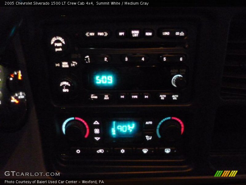 Summit White / Medium Gray 2005 Chevrolet Silverado 1500 LT Crew Cab 4x4