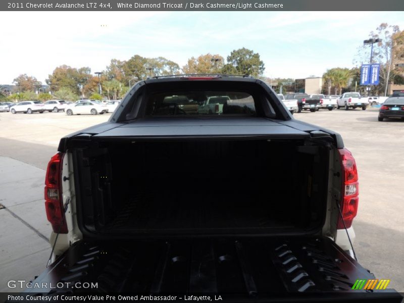 White Diamond Tricoat / Dark Cashmere/Light Cashmere 2011 Chevrolet Avalanche LTZ 4x4