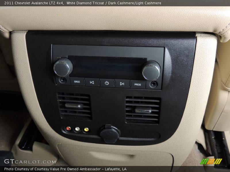 White Diamond Tricoat / Dark Cashmere/Light Cashmere 2011 Chevrolet Avalanche LTZ 4x4