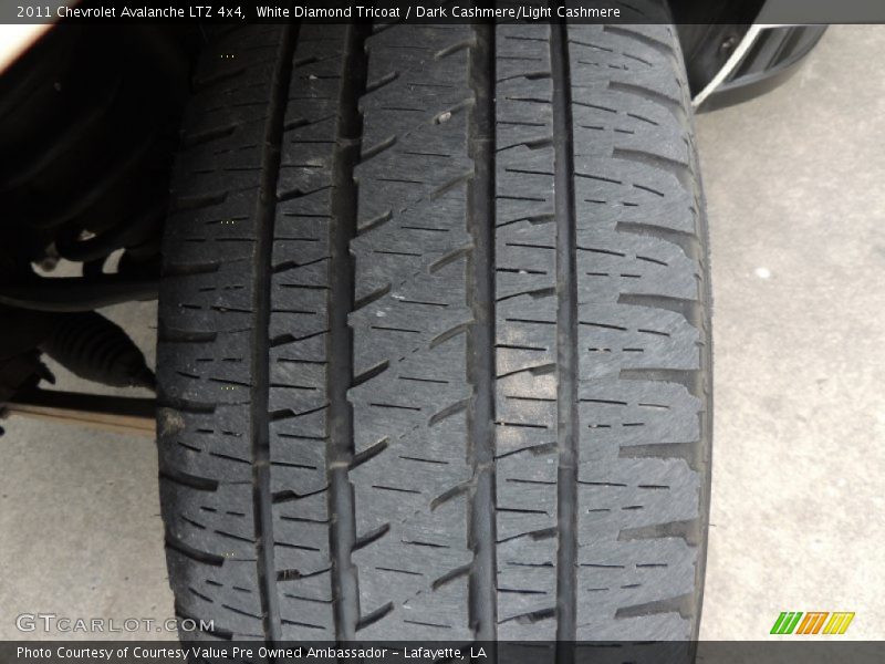 White Diamond Tricoat / Dark Cashmere/Light Cashmere 2011 Chevrolet Avalanche LTZ 4x4