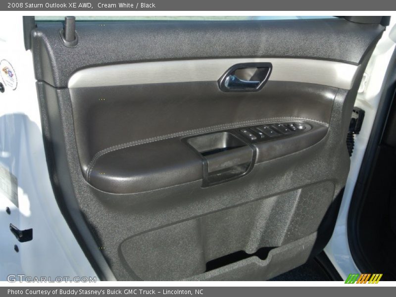 Cream White / Black 2008 Saturn Outlook XE AWD