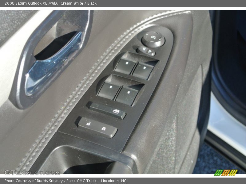 Cream White / Black 2008 Saturn Outlook XE AWD