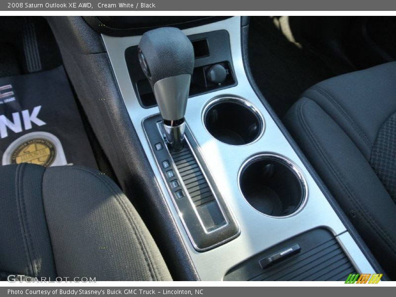 Cream White / Black 2008 Saturn Outlook XE AWD