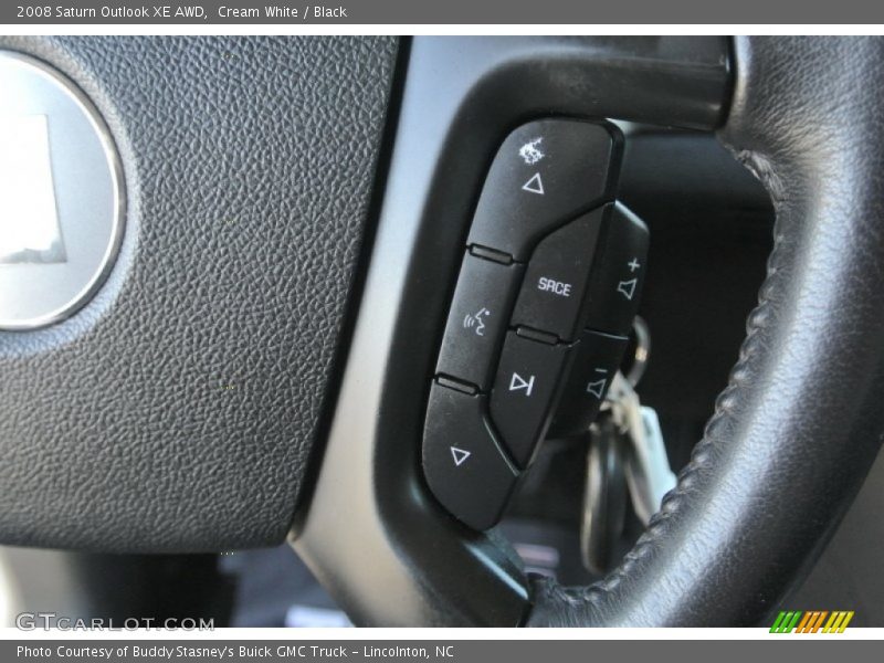 Cream White / Black 2008 Saturn Outlook XE AWD