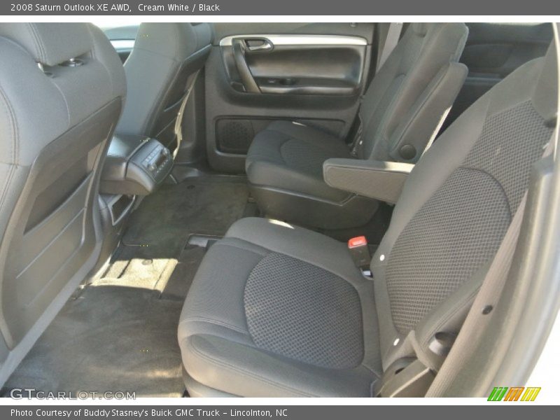 Cream White / Black 2008 Saturn Outlook XE AWD